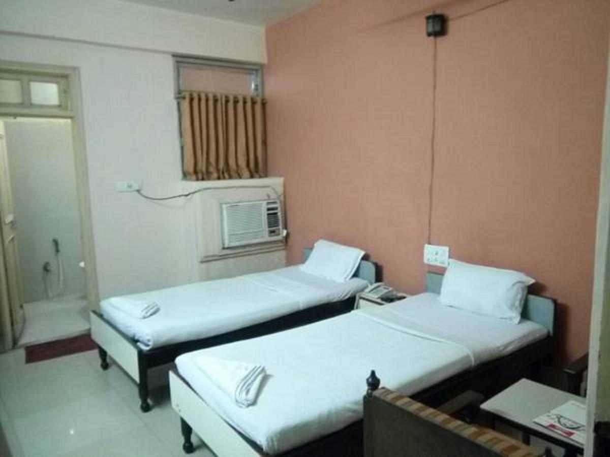Raigarh Hotel Shree Pushpak מראה חיצוני תמונה